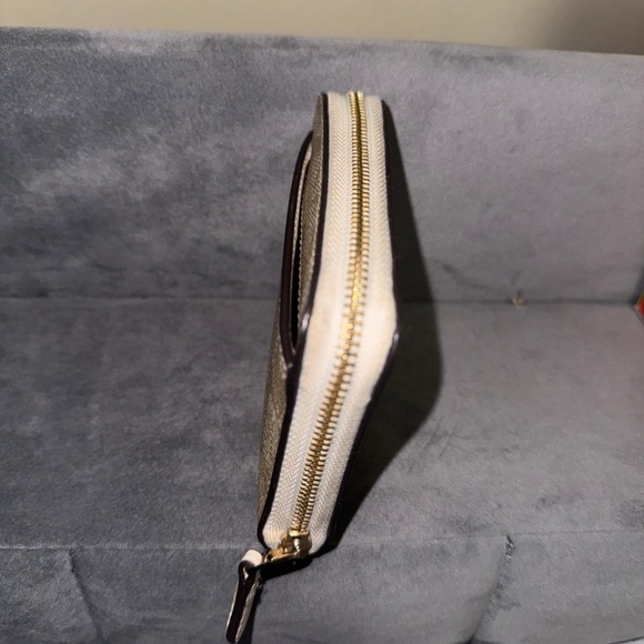 Coach purse - Picture 5 of 8